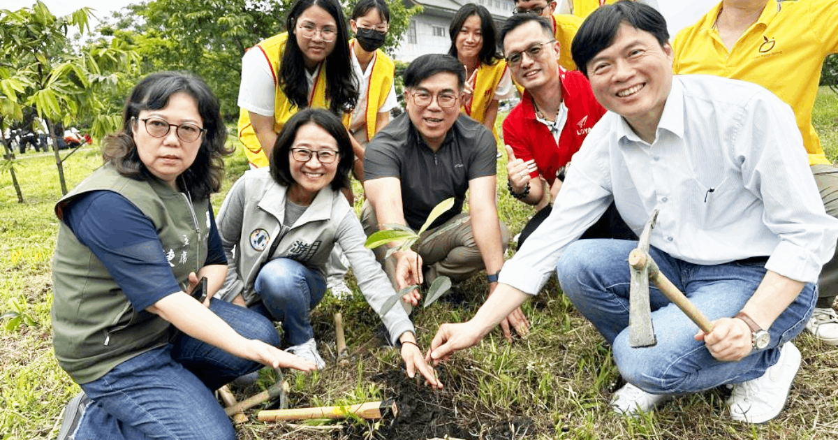 圖說：環境部長彭啓明植樹／照片來源：環境部網站